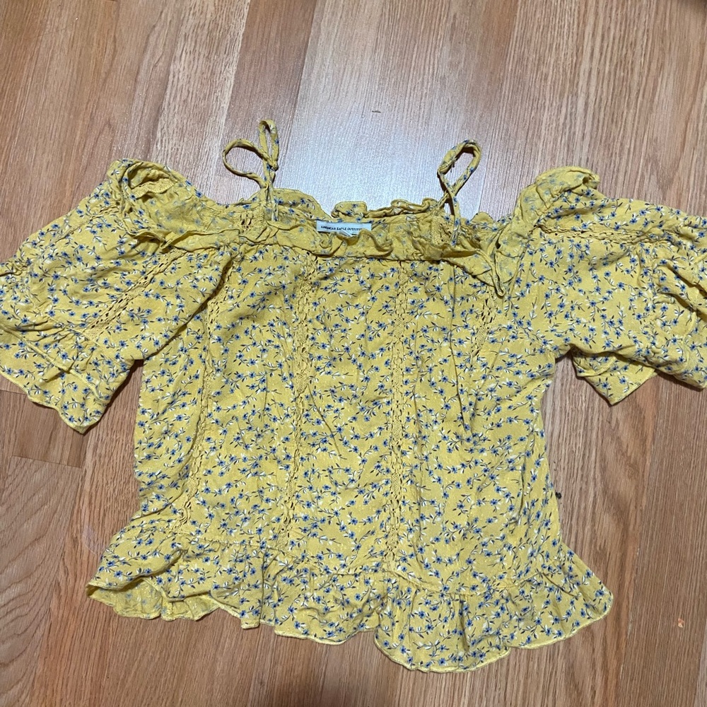 American Eagle blue flower print off the shoulder top